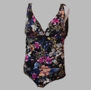 🍓Time and Tru Floral One Piece Swimsuit - Black and Multicolor